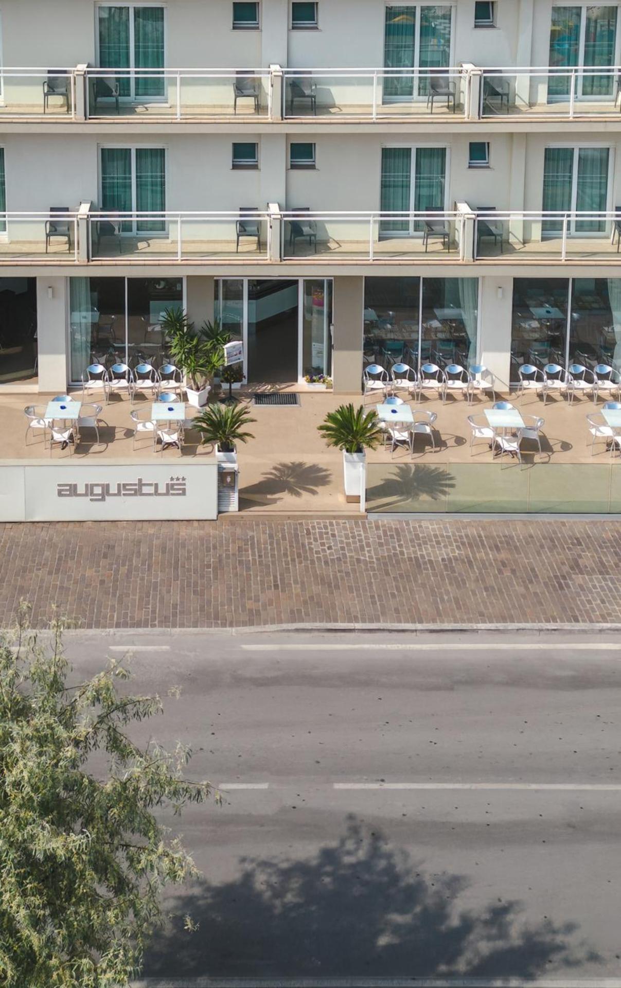 Hotel Augustus- Davanti A Noi C'E Solo Il Mare Misano Adriatico Exterior foto