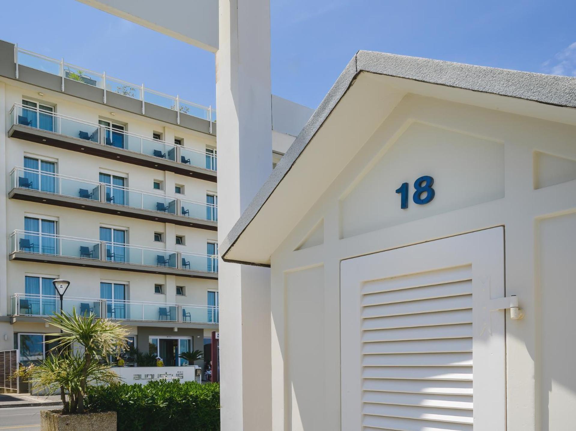 Hotel Augustus- Davanti A Noi C'E Solo Il Mare Misano Adriatico Exterior foto